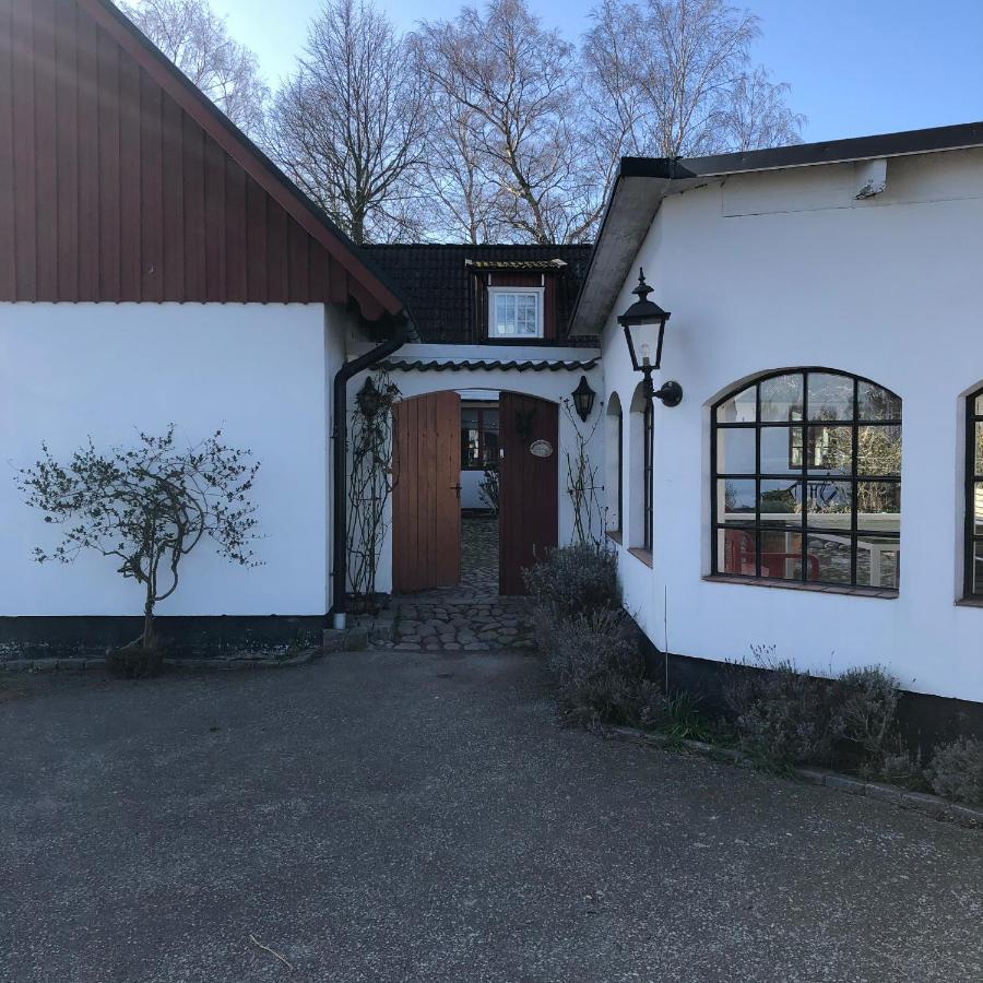 Stort Rymligt Boende Med Tva Sovrum Och Pentry I Lantlig Miljoe Höllviken Exterior foto